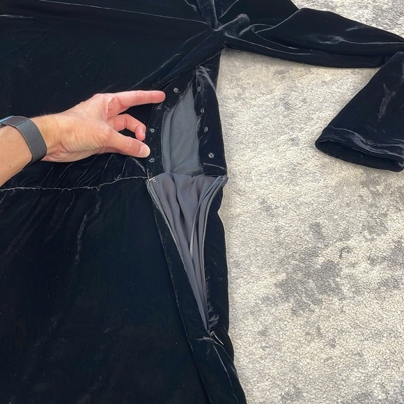 New Theory Asymmetrical Mini Dress in Stretch Velvet Black Off Shoulder Drape 8 - Picture 10 of 12